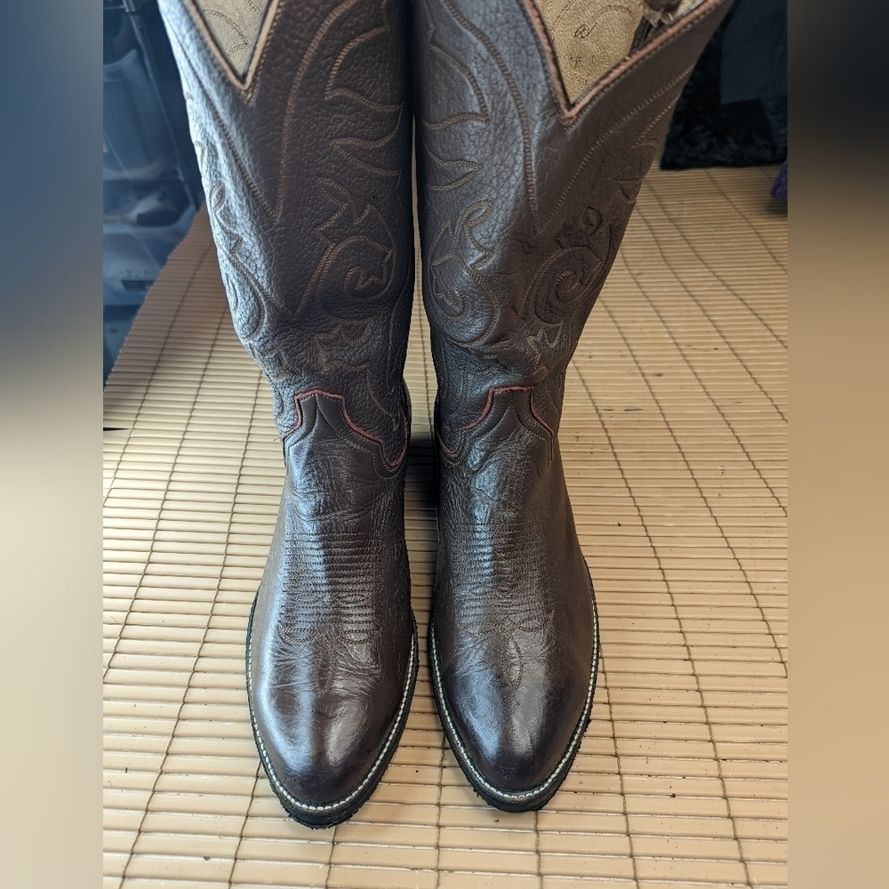 Cowtown Boots men's sz 9.5D brown leather round toe Western Cowboy boots. Made i